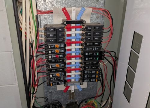 The Risks of Poorly Installed Electrical Components in Commercial Switchboards