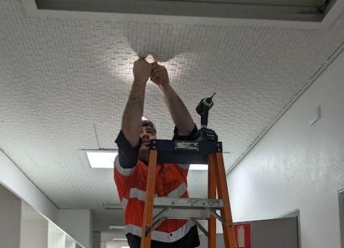 How Professional Smoke Alarm Servicing Minimises Workplace Disruptions?